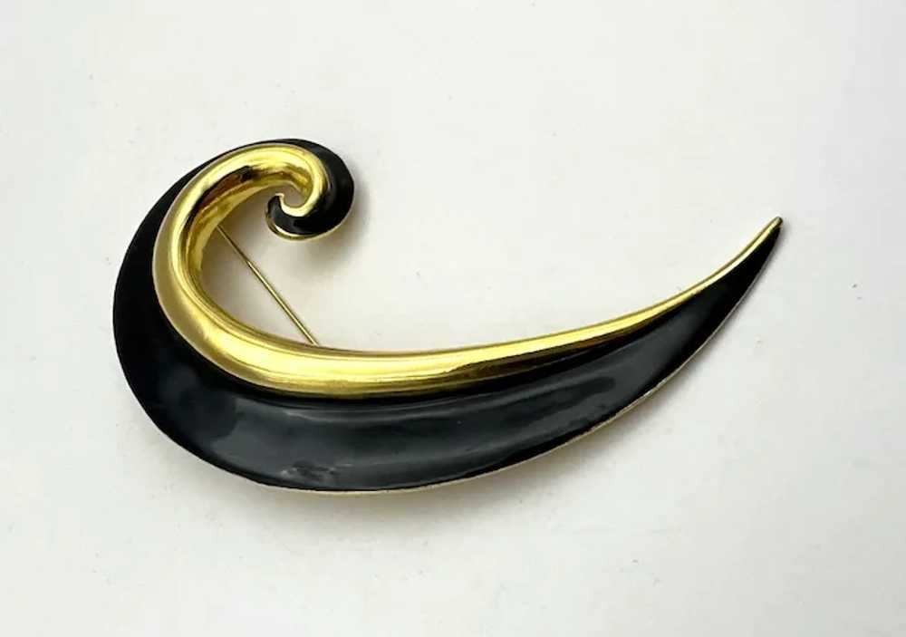 Black Enamel on Goldtone Brooch with a Pretty Swi… - image 10