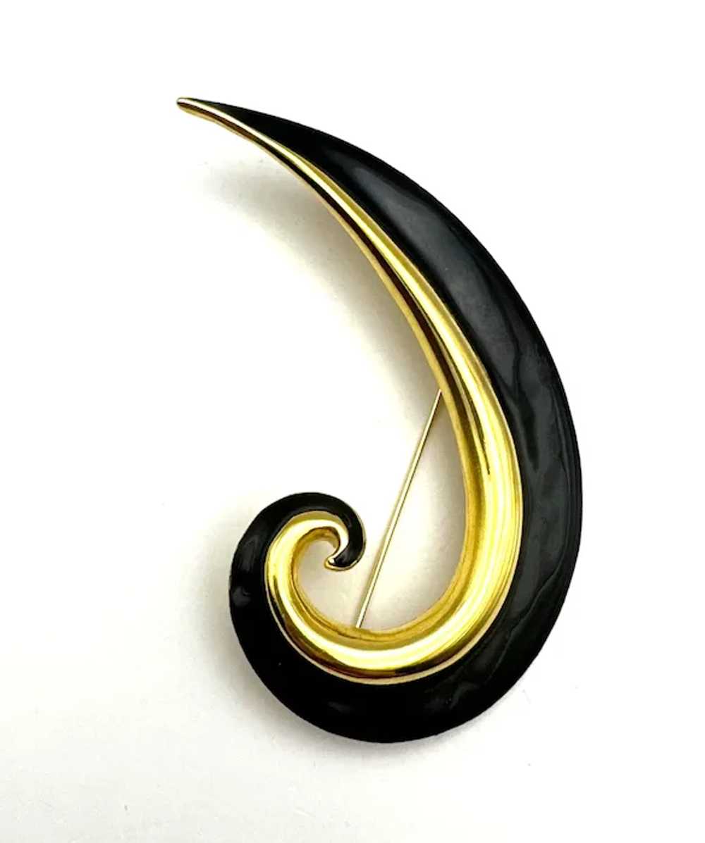 Black Enamel on Goldtone Brooch with a Pretty Swi… - image 2