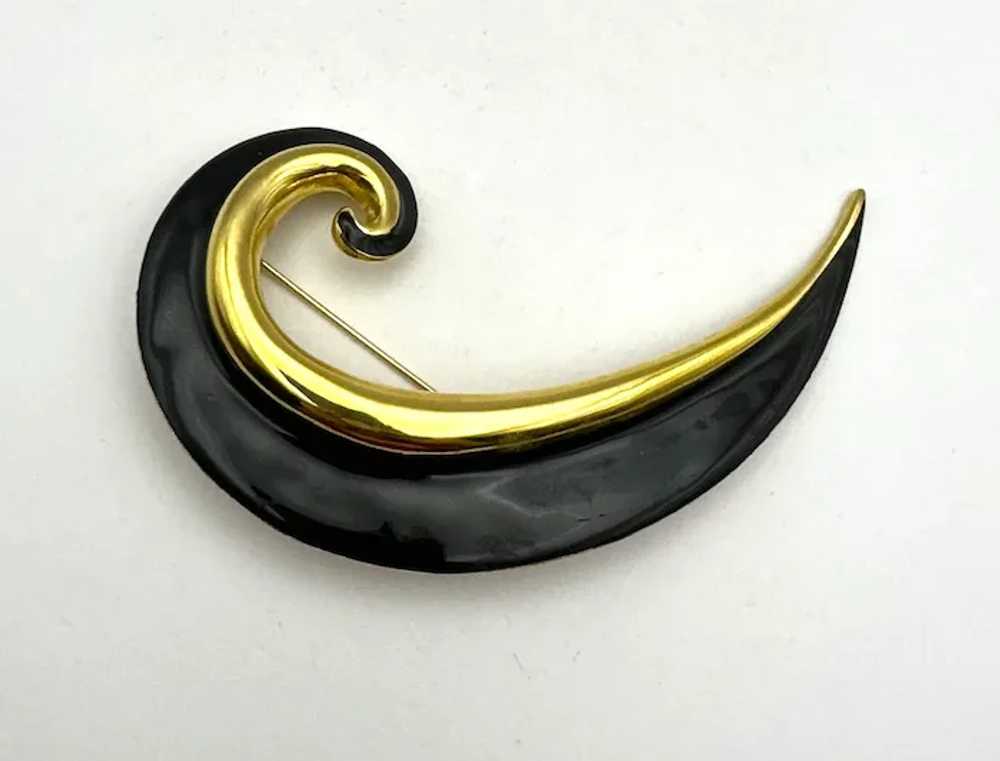 Black Enamel on Goldtone Brooch with a Pretty Swi… - image 6