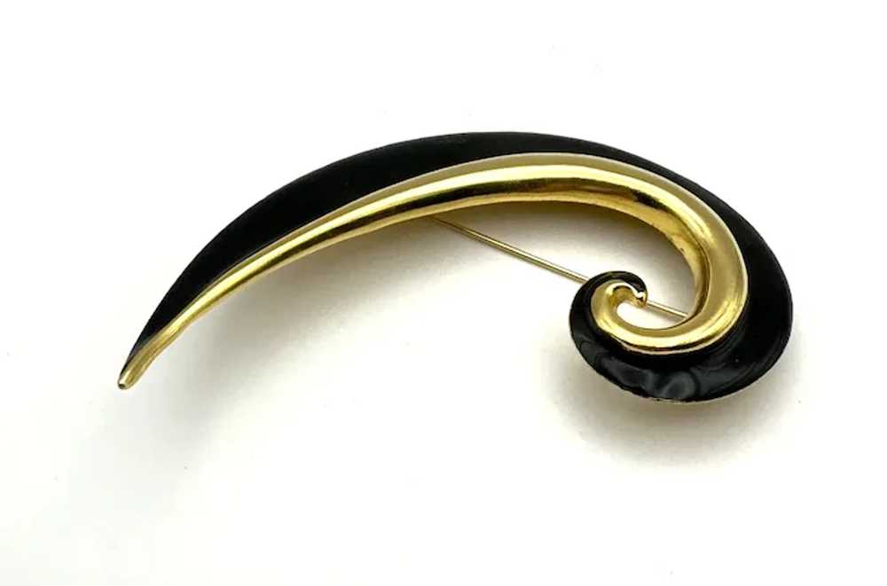 Black Enamel on Goldtone Brooch with a Pretty Swi… - image 7