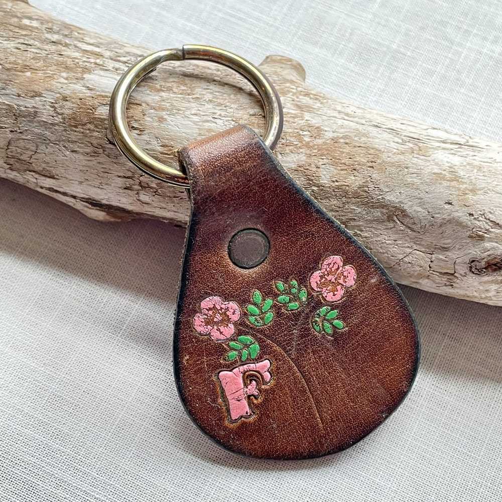 Vintage 60s/70s Tooled/Painted Leather Key Fob, H… - image 1