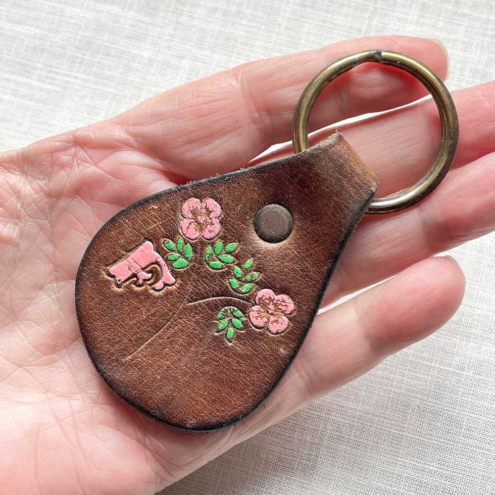 Vintage 60s/70s Tooled/Painted Leather Key Fob, H… - image 4