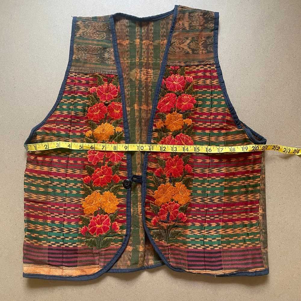 Vintage Floral Embroidered Vest - image 3