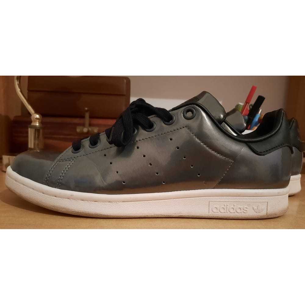 Adidas Stan Smith vinyl trainers - image 10