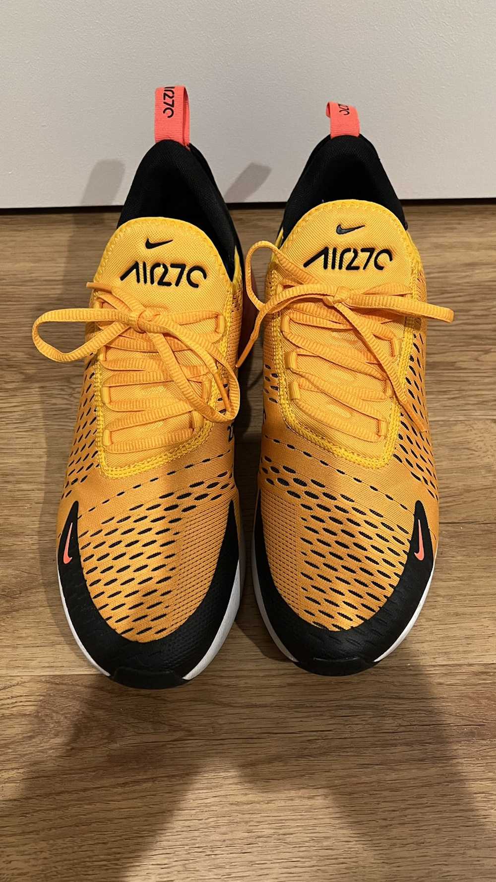 270 nike black and gold
