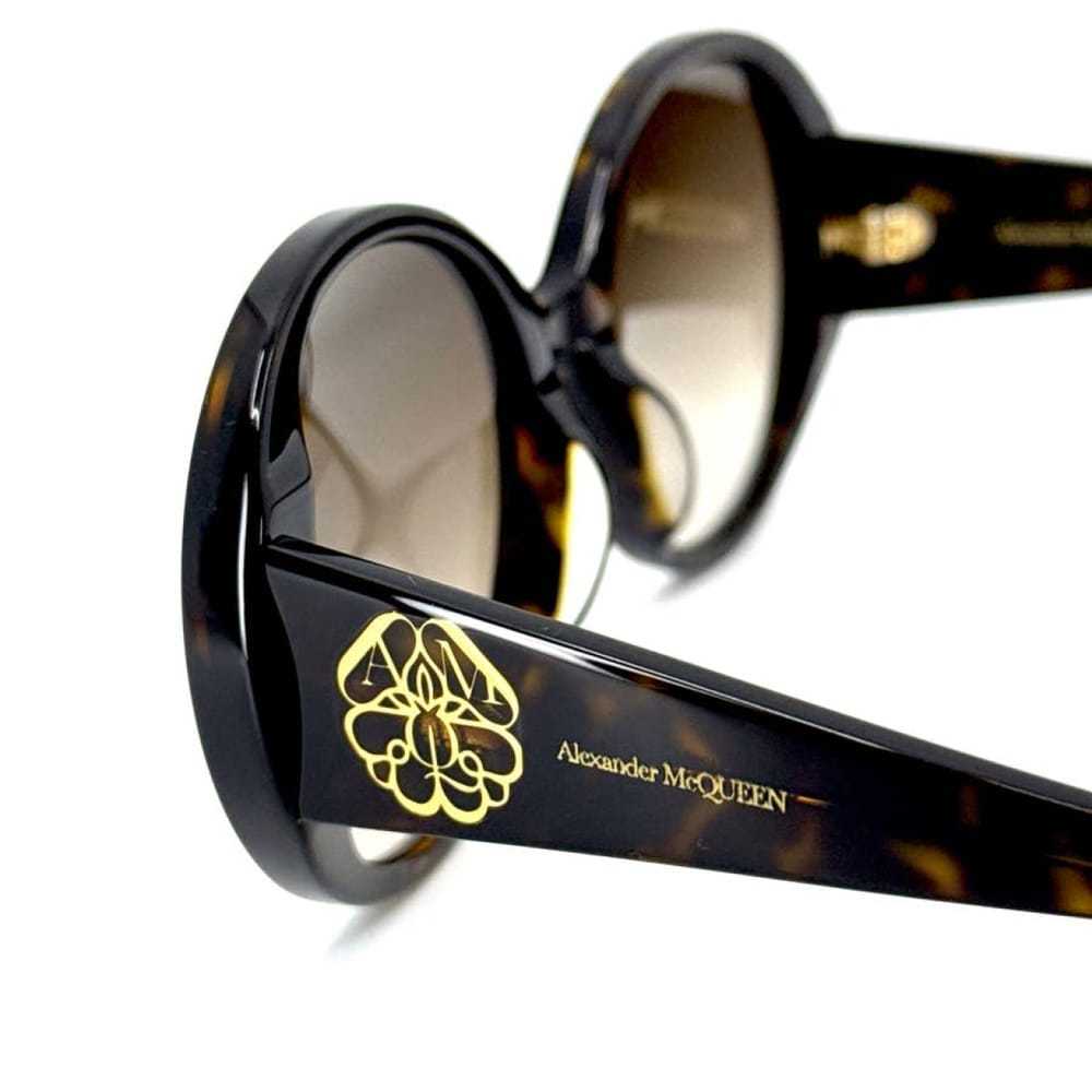 Alexander McQueen Oversized sunglasses - image 8