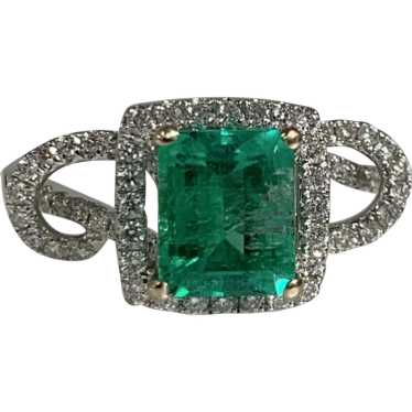 18K White Gold Emerald Cut Emerald Diamond Ring