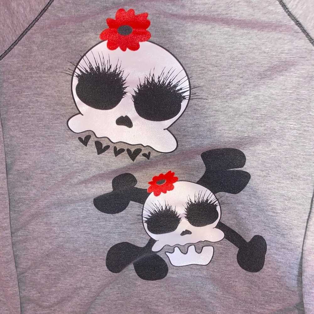 Skull flowers hot topic sweatshirt - image 2