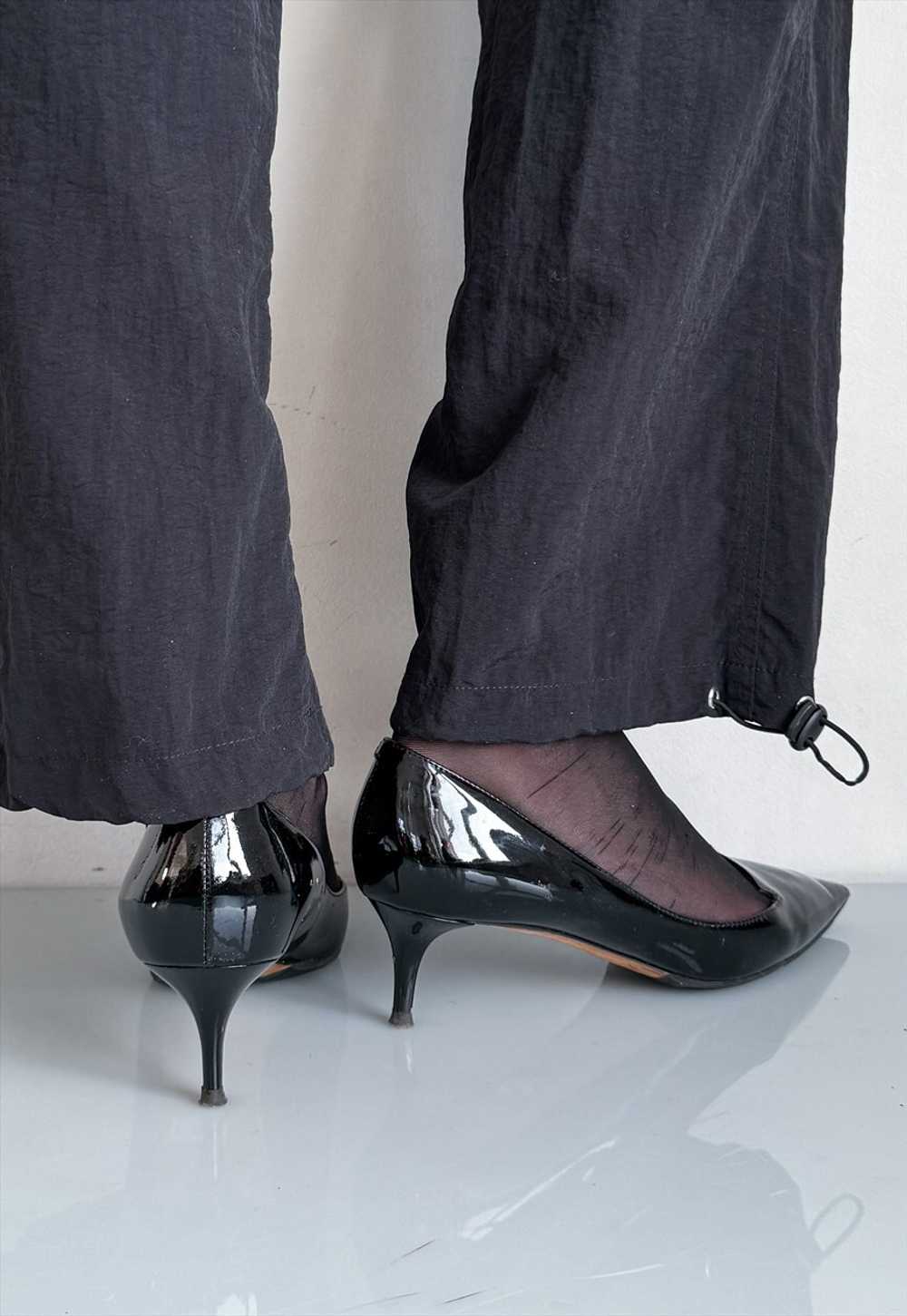 Vintage Y2K classy patent leather pumps in shiny … - image 2