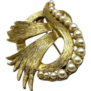 Brushed Goldtone Bow Brooch with Pretty Faux Pear… - image 1