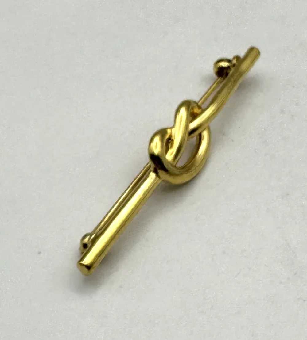 TRIFARI signed Goldtone Knot Bar Pin Brooch - image 4
