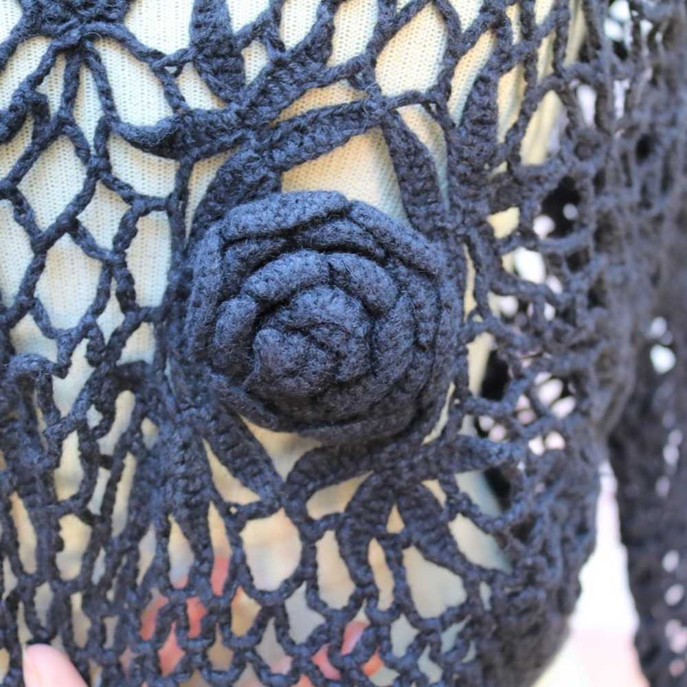 Vtg Floral Crochet Sheer Crop Sweater M - image 5
