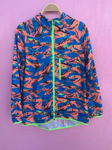 BRIGHT! NEON CAMO PRINT HOODED NIKE WINDBREAKER