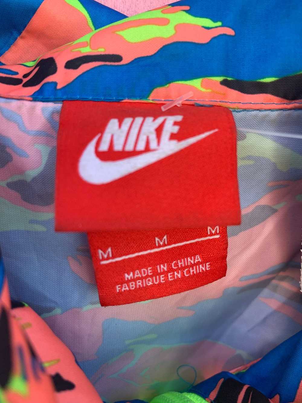 BRIGHT! NEON CAMO PRINT HOODED NIKE WINDBREAKER - image 4