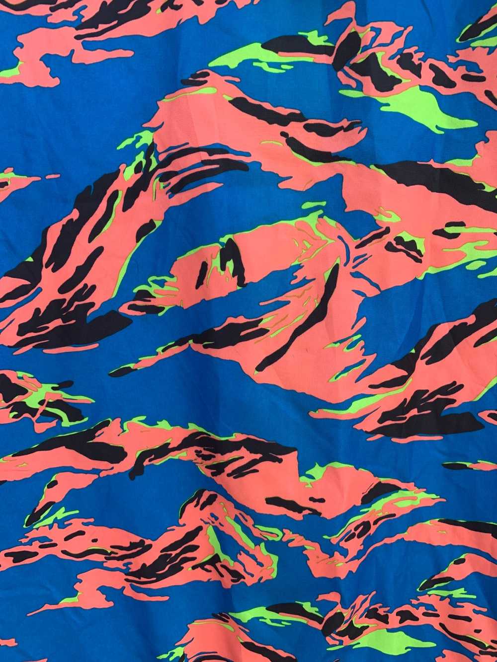 BRIGHT! NEON CAMO PRINT HOODED NIKE WINDBREAKER - image 5