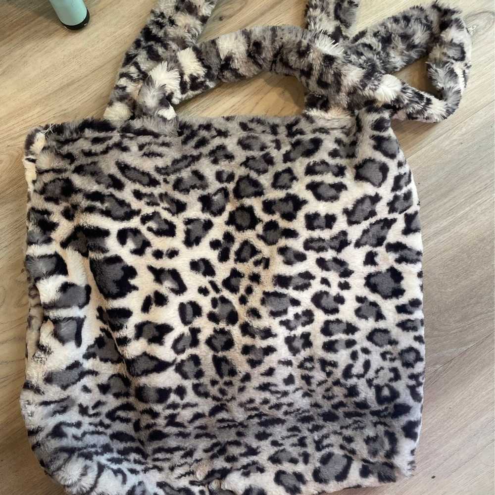 Fuzzy Leopard print tote bag - image 2