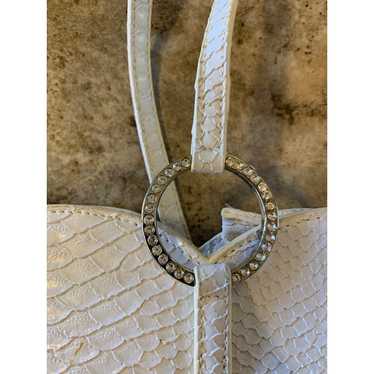 Vintage white leather handbag with scalloped top … - image 1