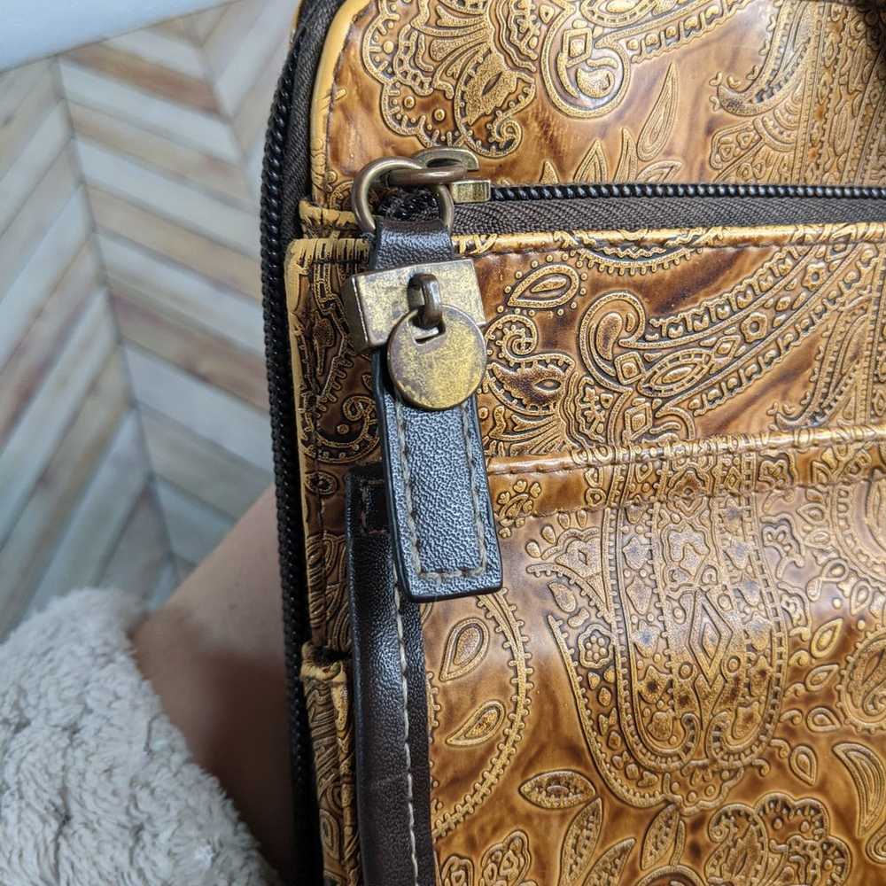 Vintage Relic Brown Paisley Embossed Leather Zip … - image 4