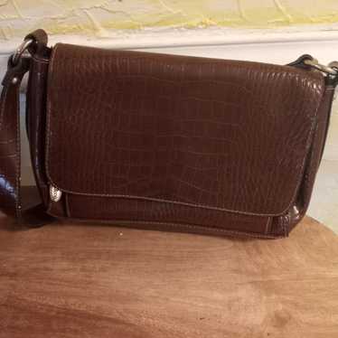 Liz Claiborne purse bag in solid shiny black | Vegan leather purse, Purses,  Leather purses