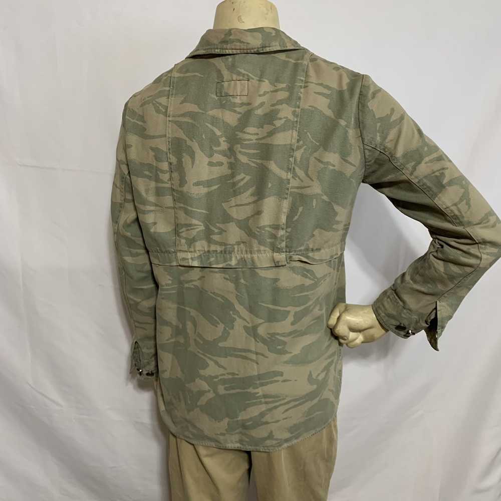 Current Elliott Buttoned Shirt Jacket Camouflage - image 6