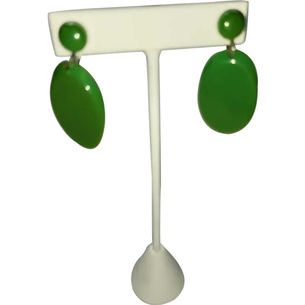 Kelly Green Bakelite Dangle Earrings - image 1