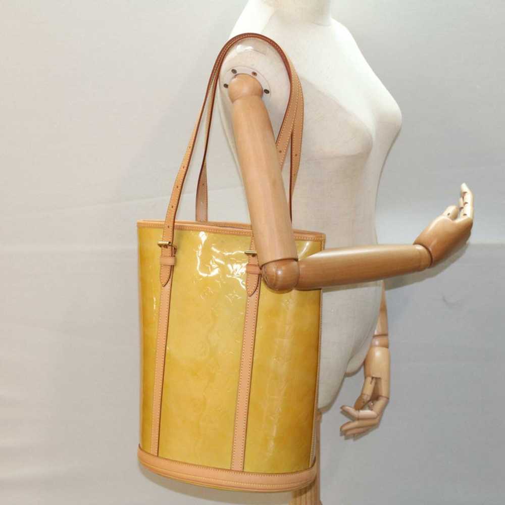Louis Vuitton Bucket Bag Patent leather in Beige - image 6