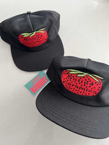 Online Ceramics Wide Strawberry - Hat Black - image 1