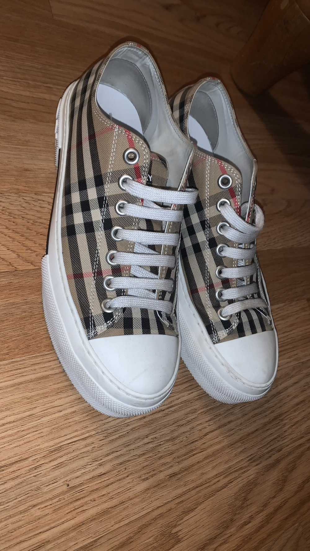 Burberry burberry sneakers low to - image 1