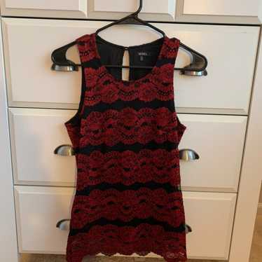 Embroidered red lace slimming tank - image 1