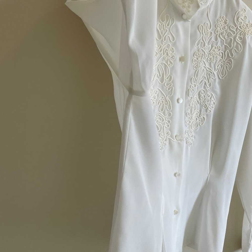 Size L Christie & Jill Beaded Vintage White Top - image 5