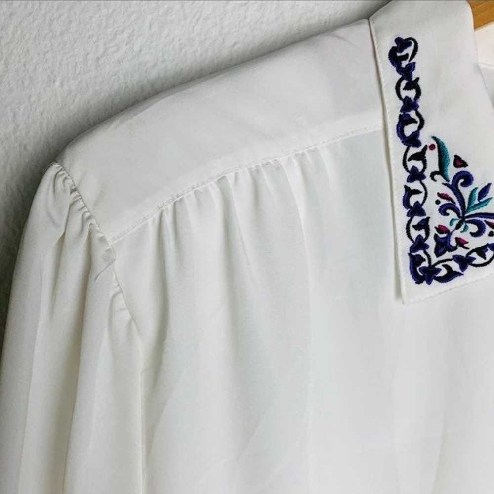 Vintage Koret L Embroidered white blouse - image 4