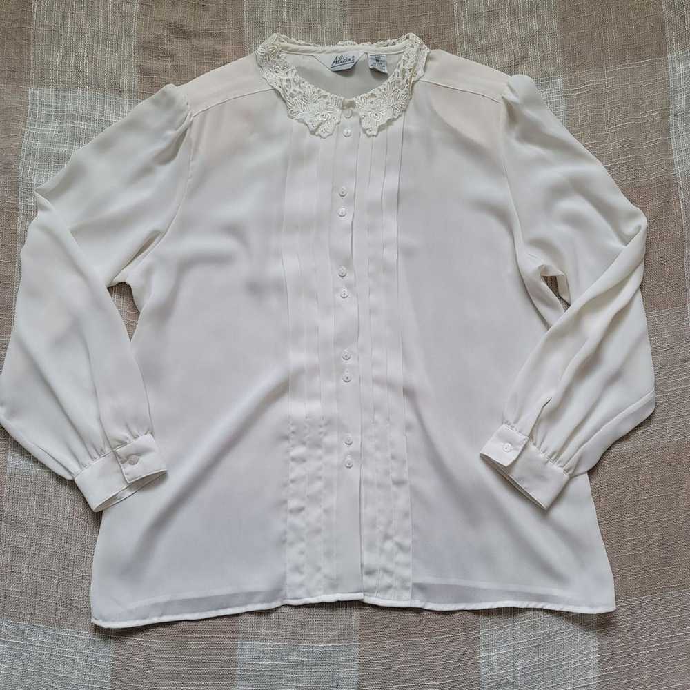 Vintage White Crochet Collar Blouse - image 2