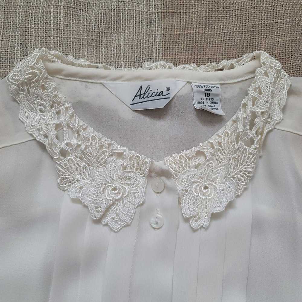 Vintage White Crochet Collar Blouse - image 3