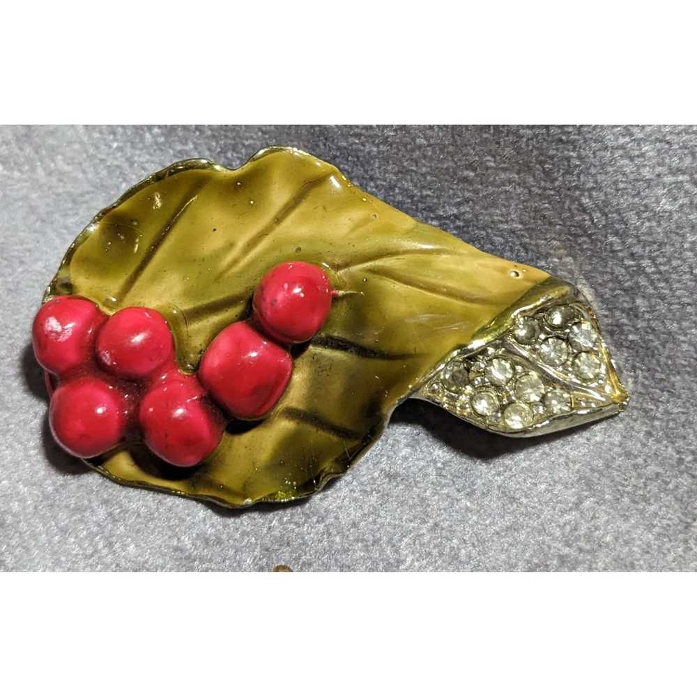 Other Vintage Leaf And Berry Brooch - image 1