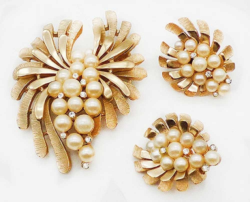 Trifari Golden Leaves Faux Pearls Brooch Set - image 1