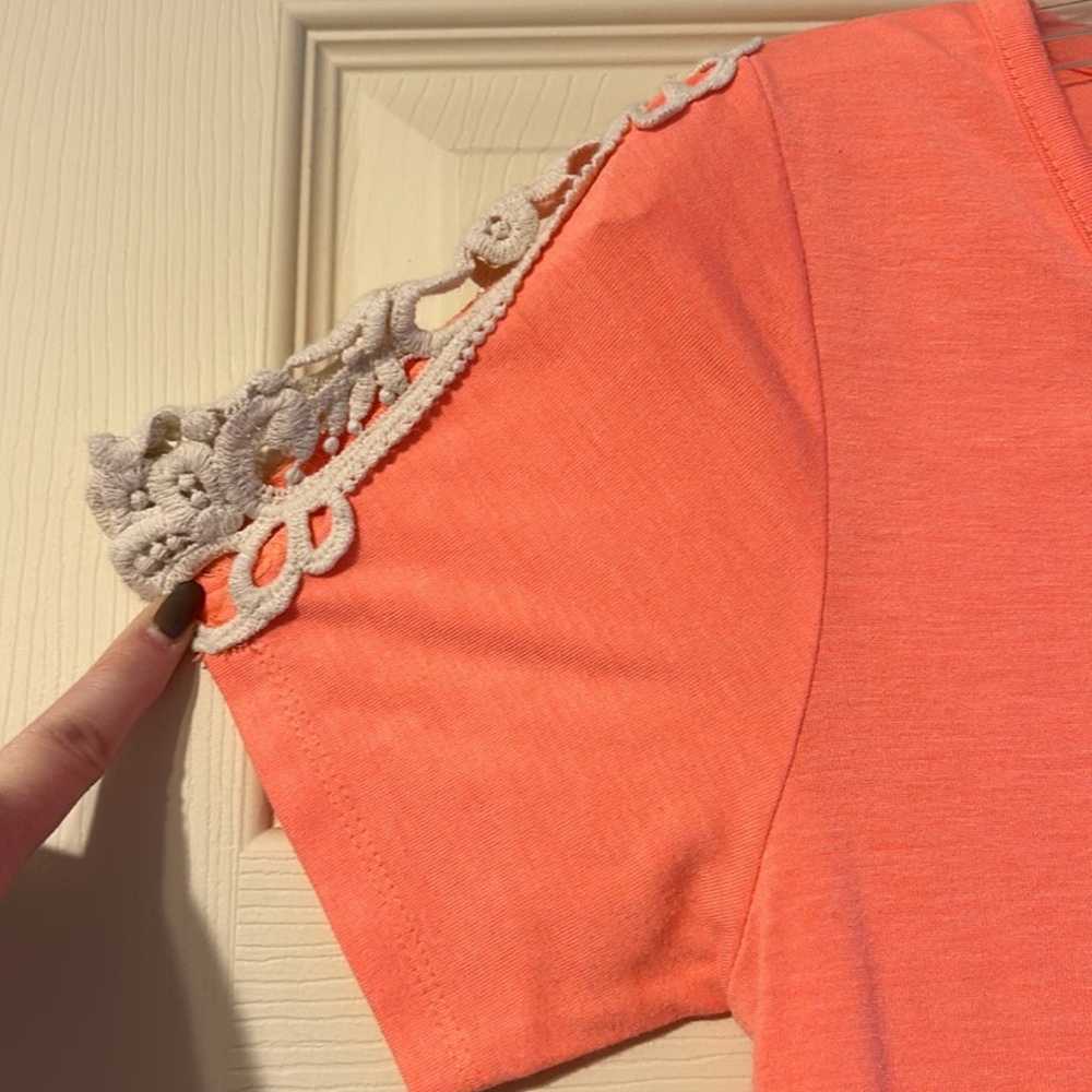 Vanity Short Sleeve Tee with Crochet Detail Medium - image 3