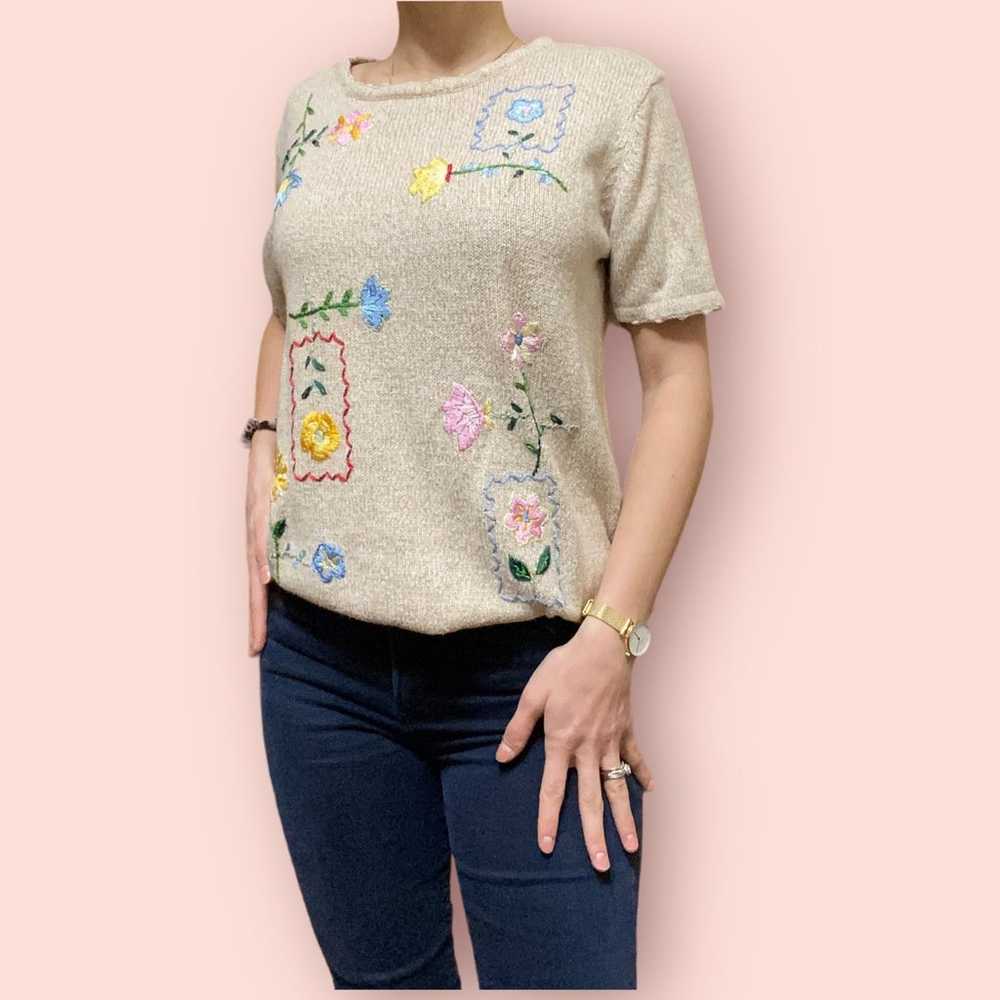 Vintage Embroidered Floral Scalloped Sweetheart T… - image 1