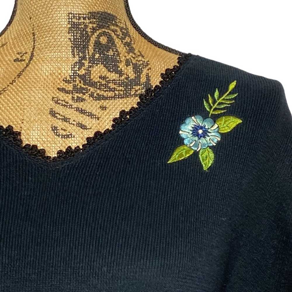 Jenny Vintage Black Knit Floral Embroidery Short … - image 6