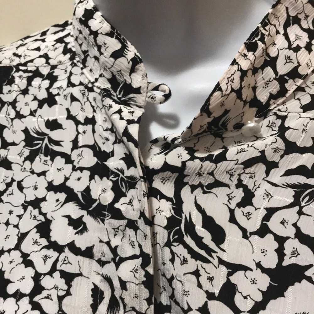 Judy bond vintage floral black & white blouse M - image 2