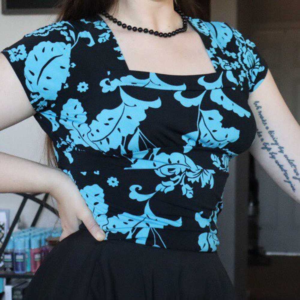 Blue/Black Formal Top W/ Cute Design - image 4