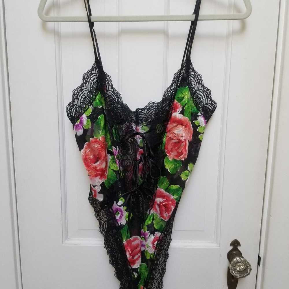 Victoria's Secret Vintage Floral & Lace Design Li… - image 1