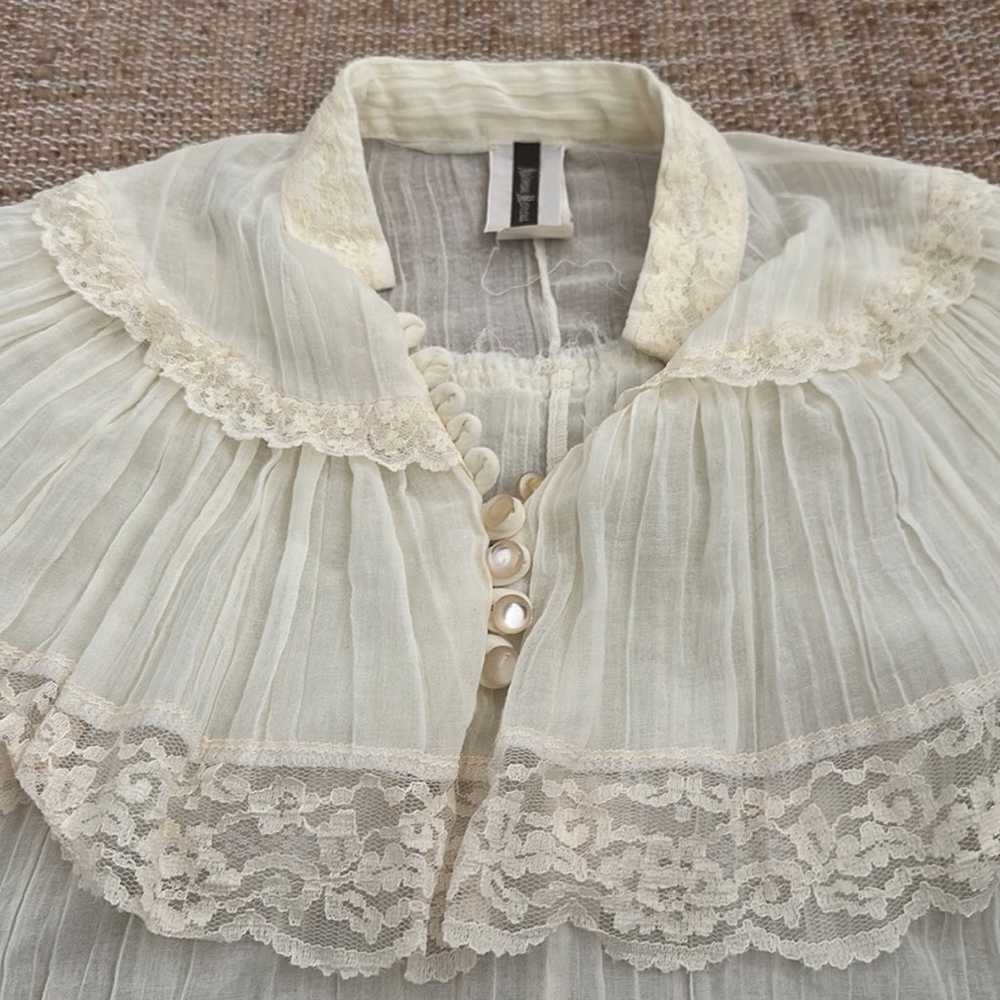 Neiman Marcus “Vintage” lace trim blouse top - image 3