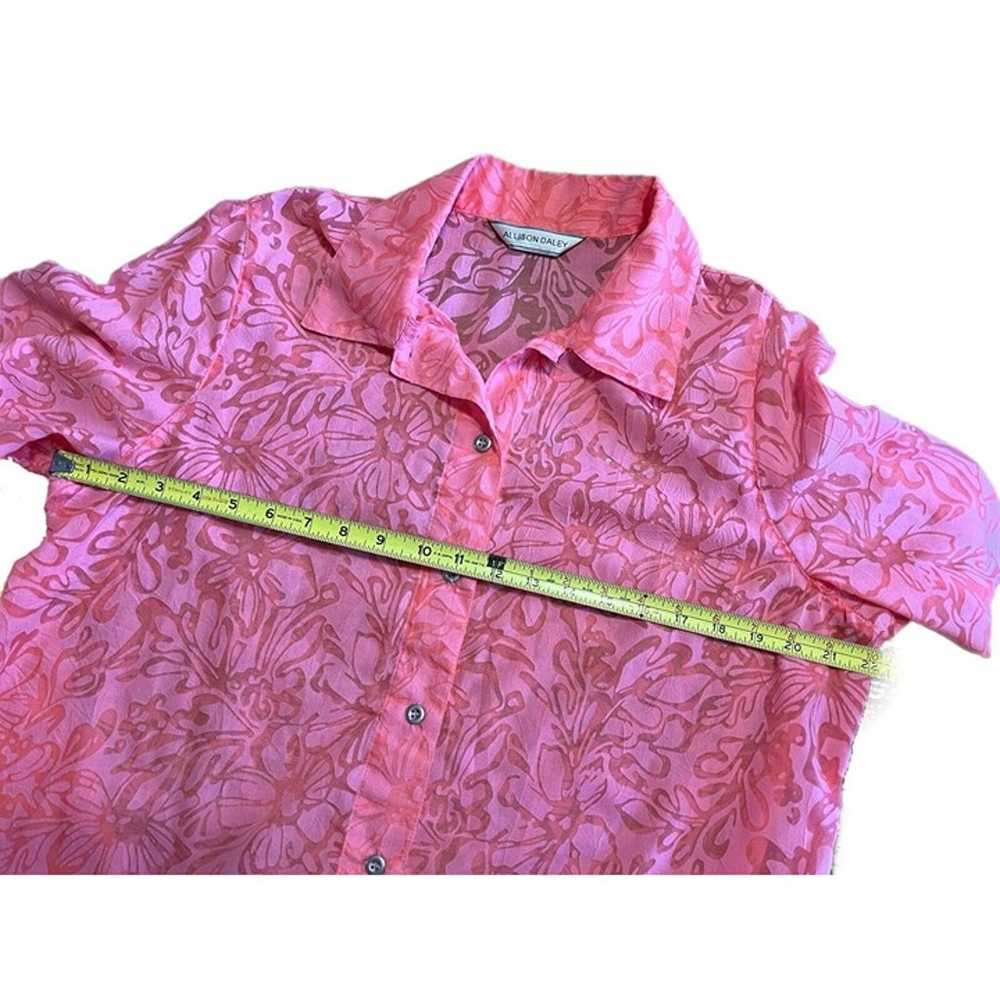 SIZE LARGE *READ* PINK FLORAL SHEER BUTTON UP BLO… - image 7