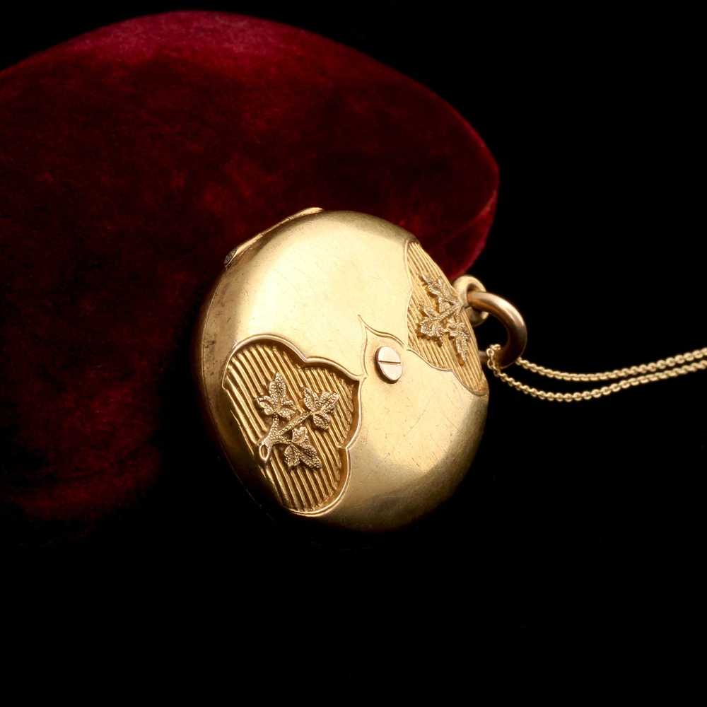 Victorian Button & Fold Trompe l'Oeil Locket - image 2