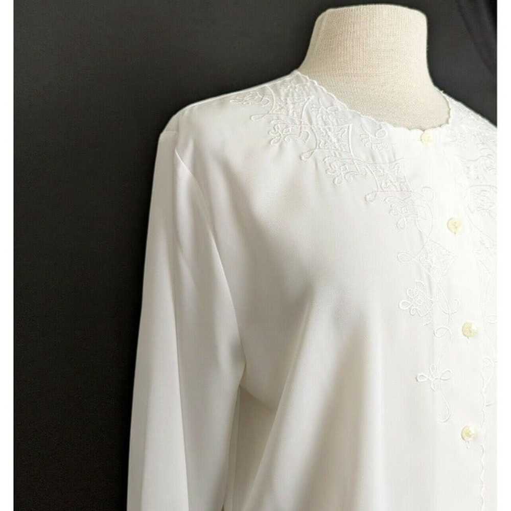 Vintage 80s Blouse White Scrolled Floral Detail C… - image 3