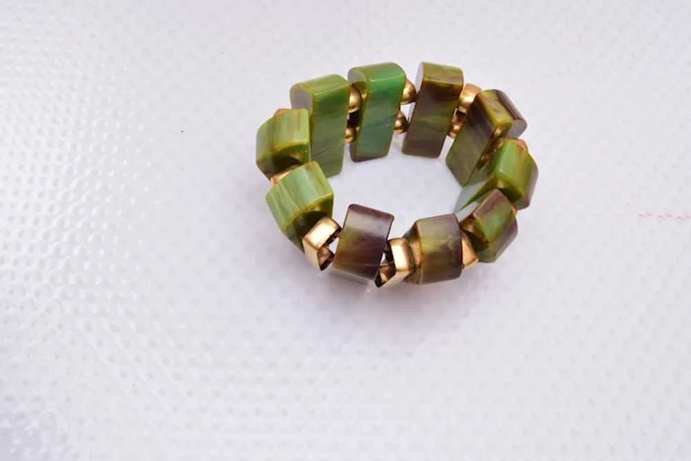 1930's Green Bakelite Stretch Bracelet - image 3