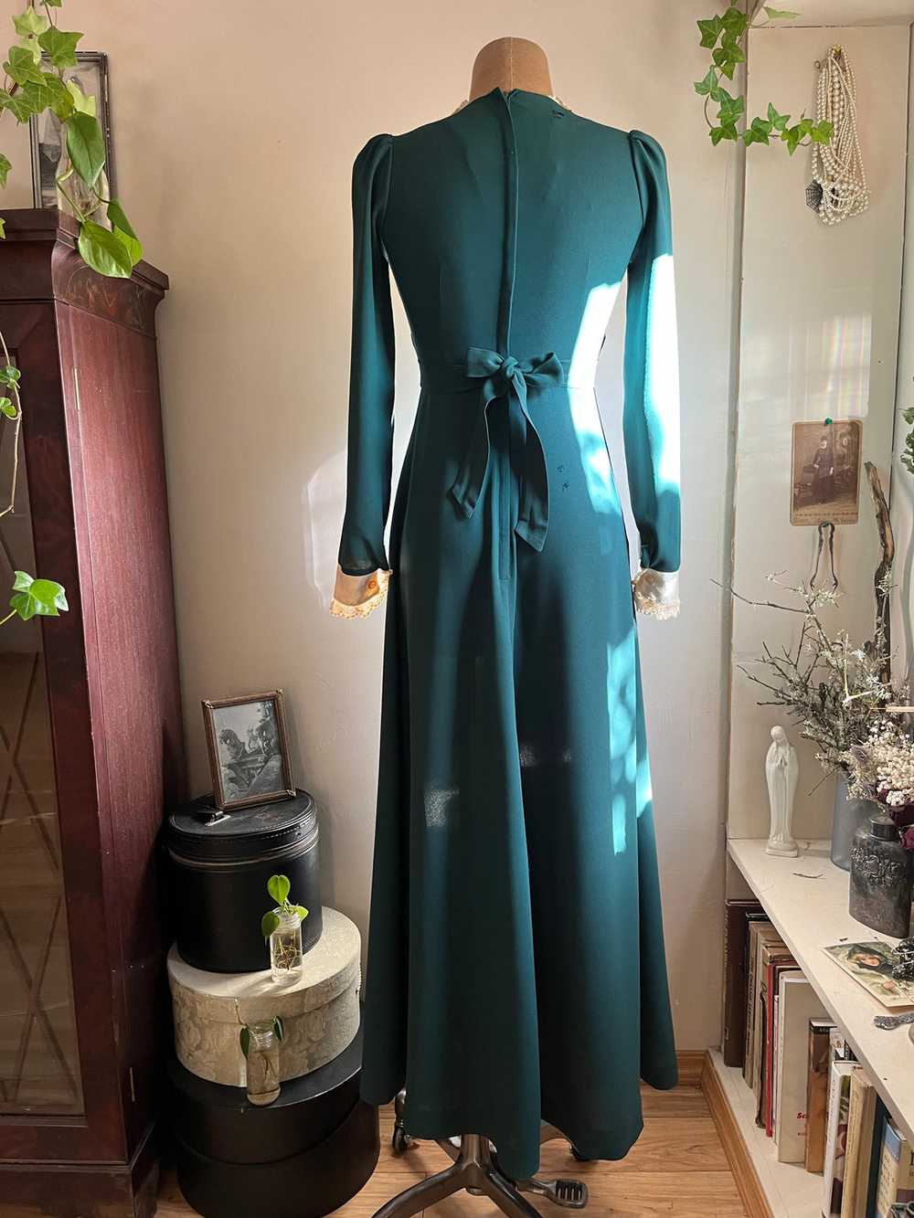 1970’s Vintage Pine Needle Green Crepe and Satin … - image 12