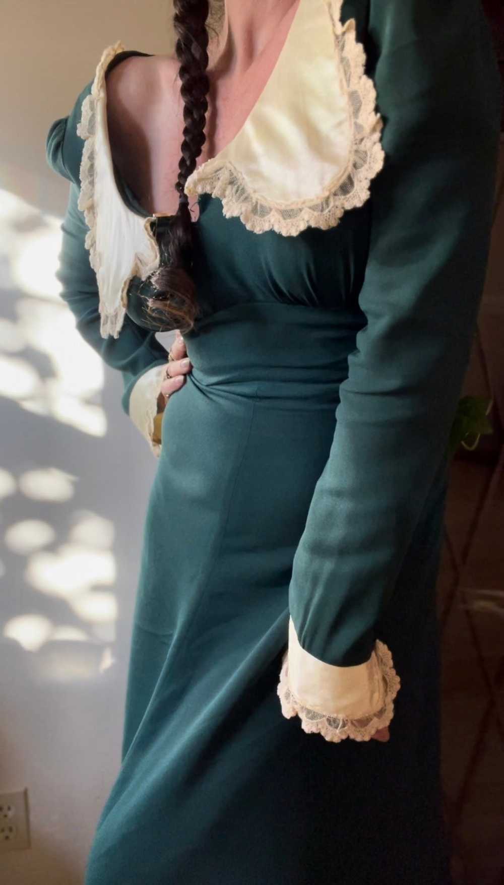 1970’s Vintage Pine Needle Green Crepe and Satin … - image 1