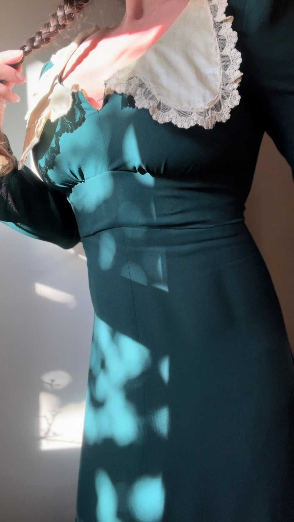 1970’s Vintage Pine Needle Green Crepe and Satin … - image 3