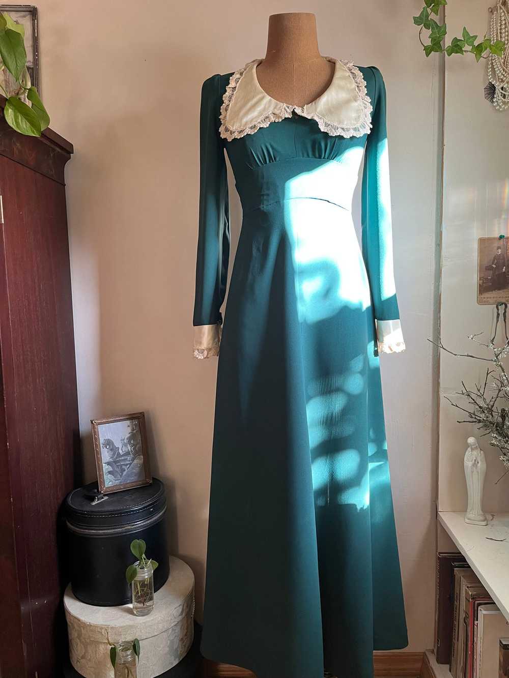 1970’s Vintage Pine Needle Green Crepe and Satin … - image 6